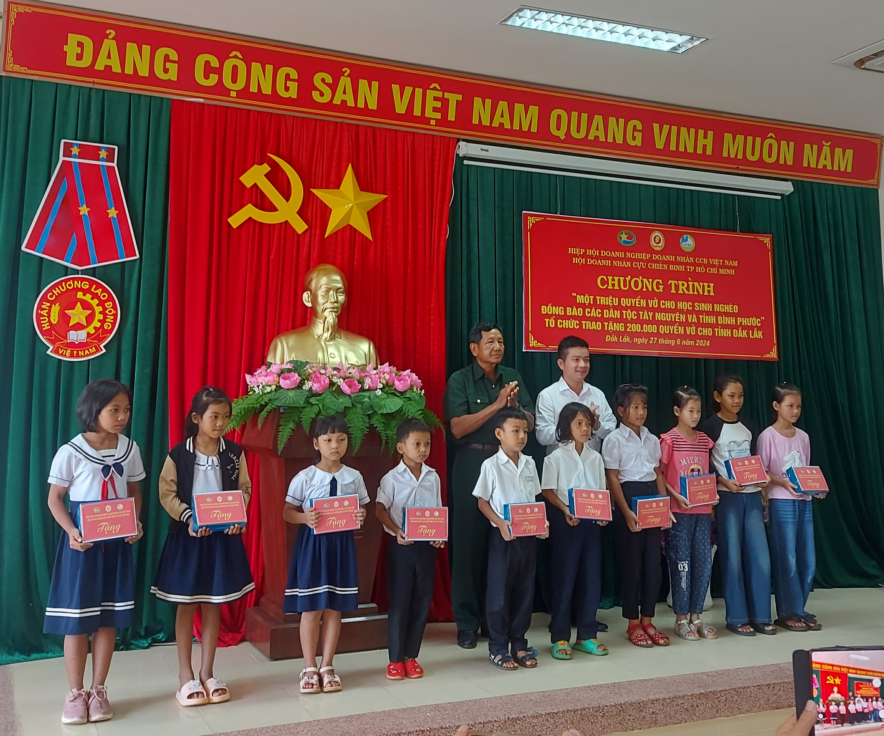 Hiệp hội Doanh nghiệp Doanh nhân Cựu chiến binh Việt Nam  chung tay chăm lo khuyến học, khuyến tài, phát triển giáo dục Đắk Lăk